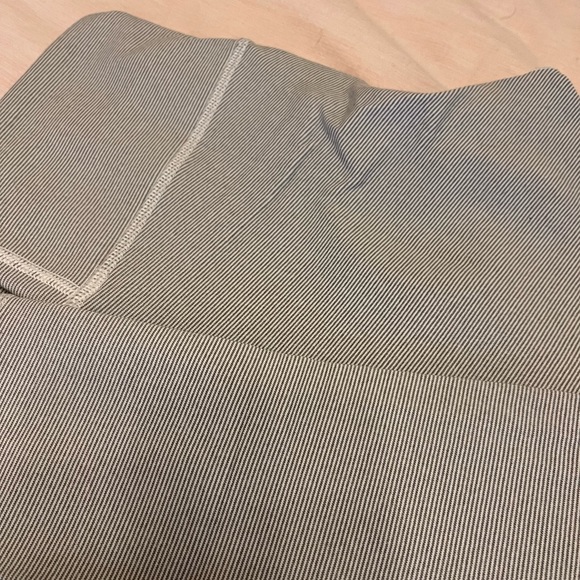 Lululemon Wunder Under - Picture 2 of 2